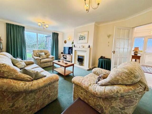 Bungalow for sale in Whitnash, Green Close