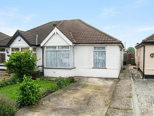 Bungalow for rent in Hayes, Greater London