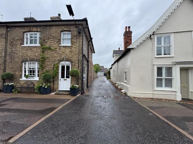 Bungalow for rent in Chelmondiston, Suffolk