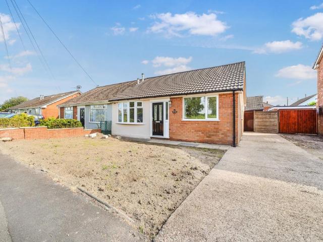 Bungalow for rent in Earlestown, St Helens