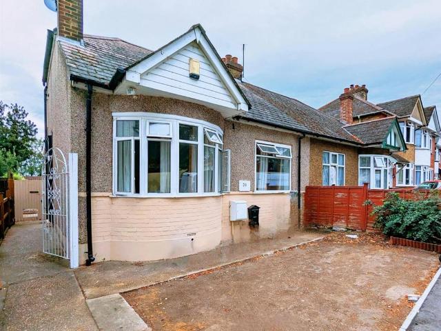 Bungalow for rent in Strood