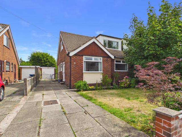 Bungalow for rent in Roby Mill, Lancashire
