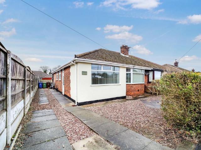 Bungalow for rent in Wigan, Greater Manchester