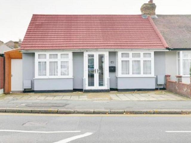 Bungalow for rent in Collier Row, Greater London