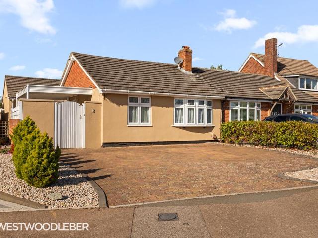 Bungalow for rent in Horn's Mill, East Hertfordshire
