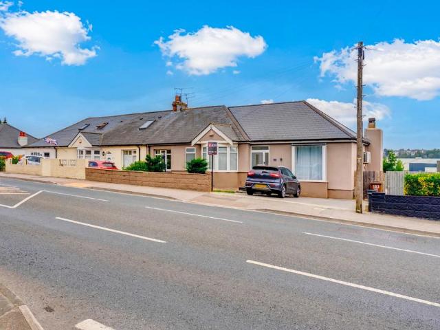 Bungalow for rent in Strood, Medway