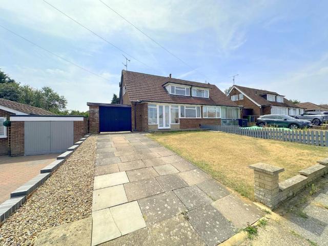Bungalow for rent in Spring Park, Luton