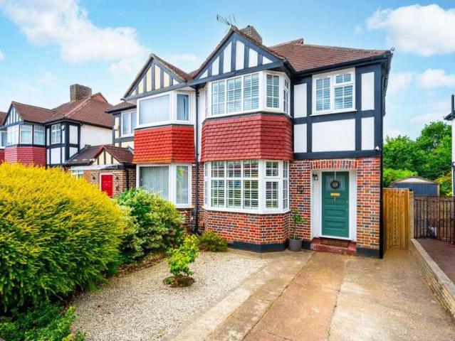 Semi Detached House for sale in Motspur Park, Motspur Park
