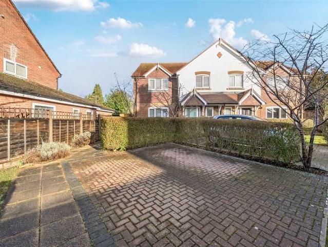 Farm for sale in Buckler's Park, Crowthorne