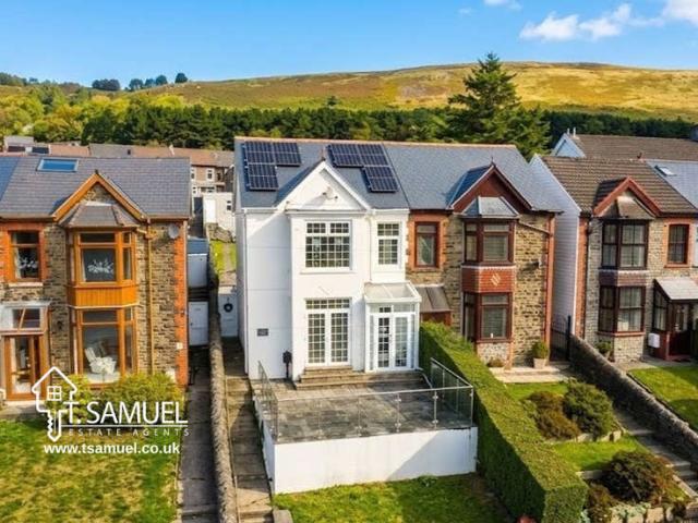 Farm for sale in Trealaw, Wales