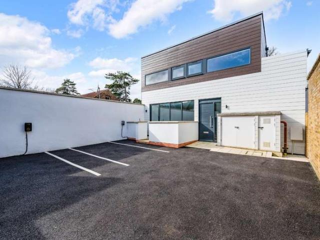 Farm for sale in Stoneleigh, Ewell