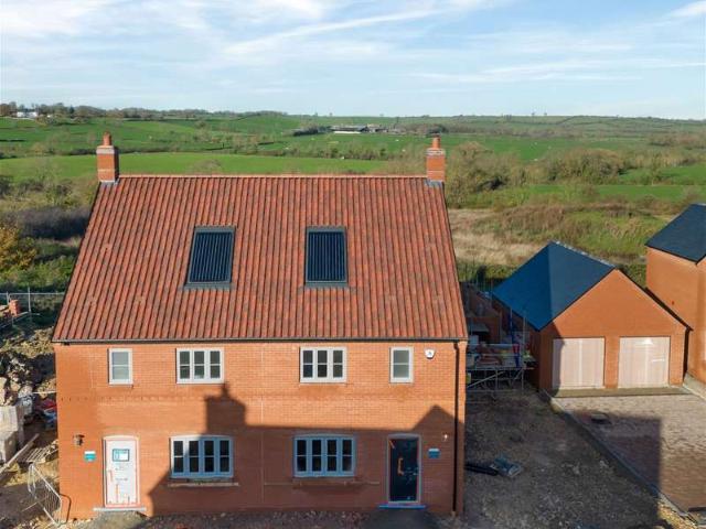 Farm for sale in Broughton and Old Dalby, Brentingby