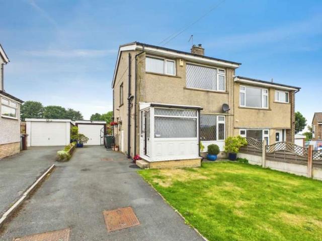Farm for sale in Lingbob, Bradford