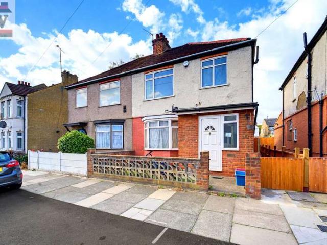 Farm for sale in Lampton, Greater London