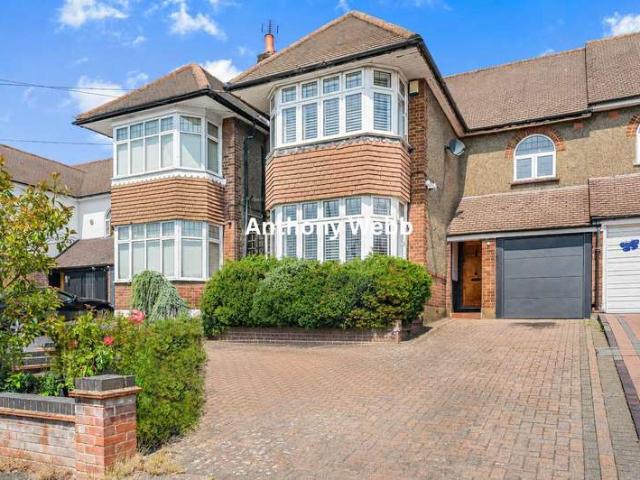 Farm for sale in New Southgate, Greater London