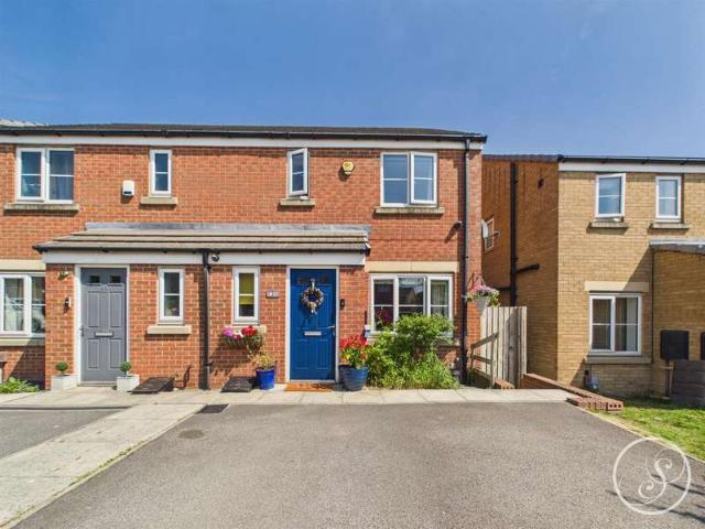 Farm for sale in Whinmoor, West Yorkshire