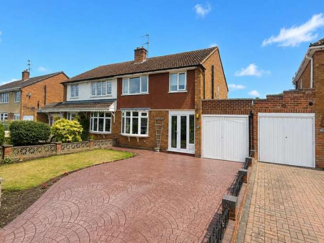Farm for sale in Woodsetton, Coseley