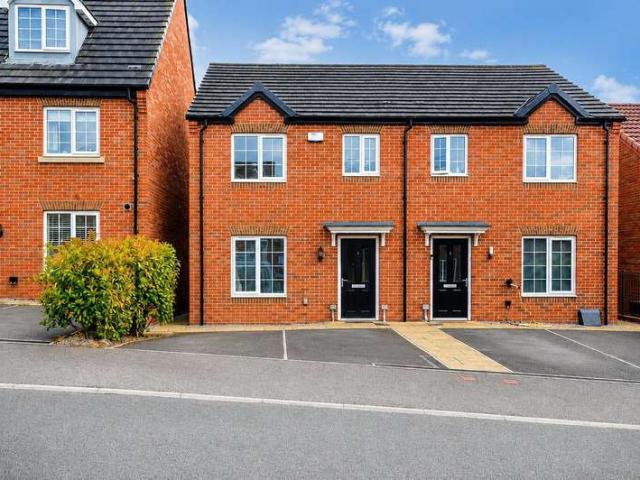 Farm for sale in Cutsyke, Castleford