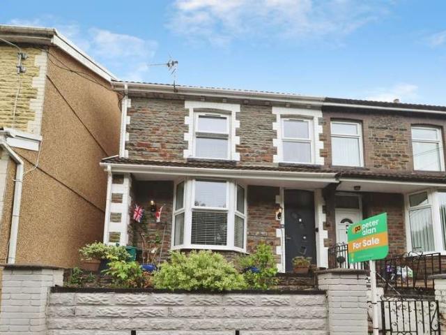Farm for sale in Penygraig