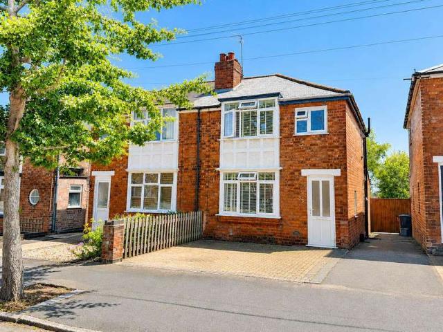 Farm for sale in Emscote, Warwick
