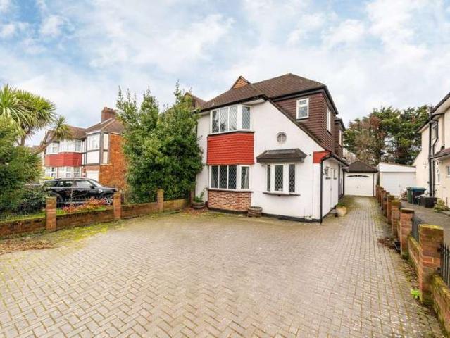 Semi Detached House for sale in Motspur Park, Motspur Park