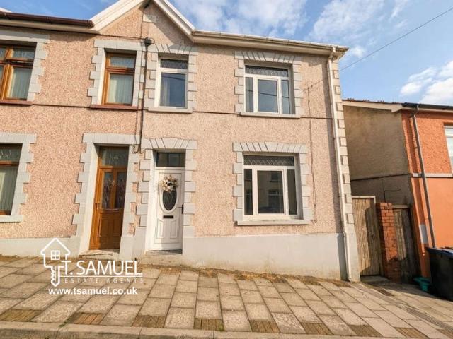 Farm for sale in Abercynon