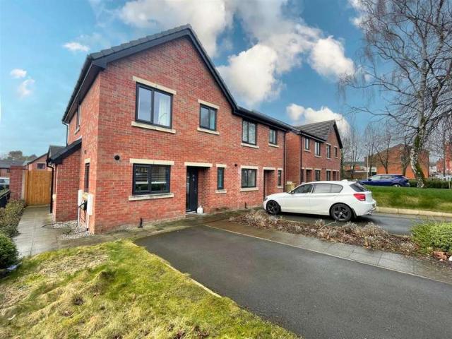 Farm for sale in Daisy Hill, Westhoughton