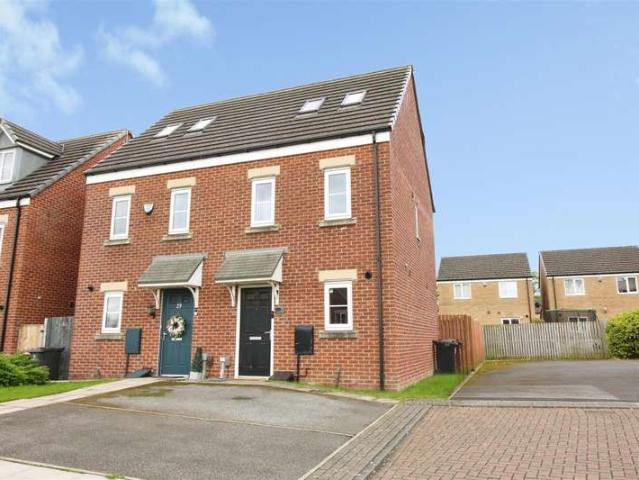Farm for sale in Whinmoor, West Yorkshire