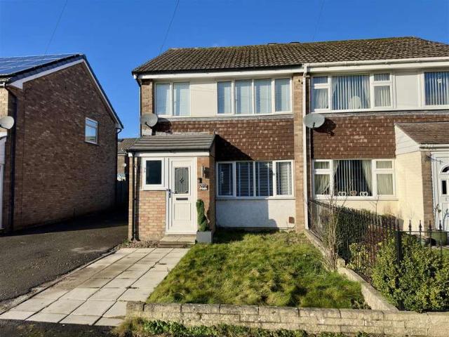 Farm for sale in Charlesworth, East Midlands
