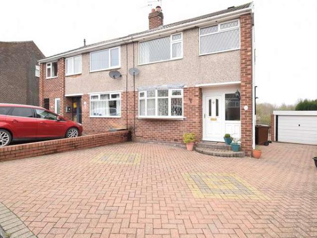 Semi Detached House for rent in Wakefield, Crofton