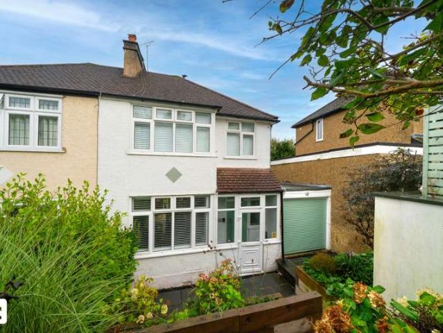 Farm for rent in Caterham Valley, Tandridge