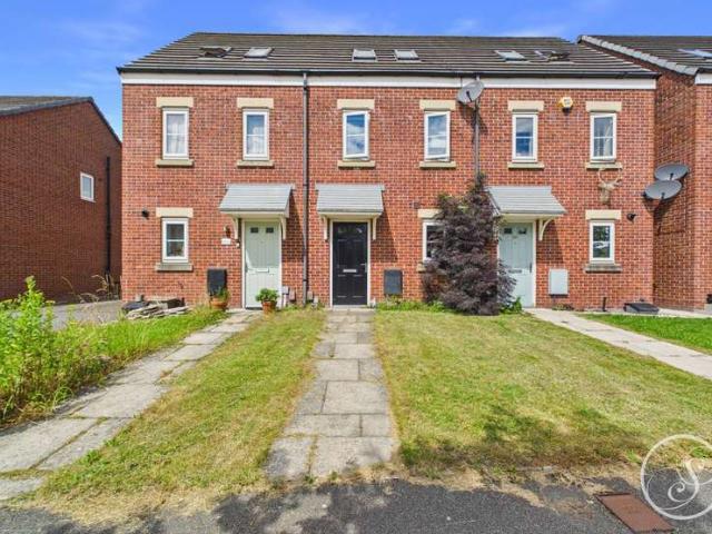 Farm for sale in Whinmoor, West Yorkshire