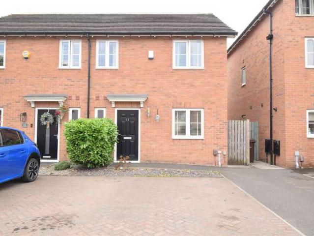 Semi Detached House for rent in Castleford