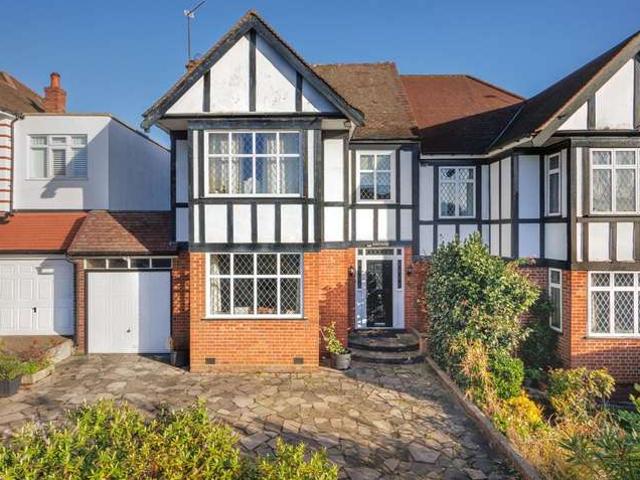 Farm for sale in Oakwood, Greater London