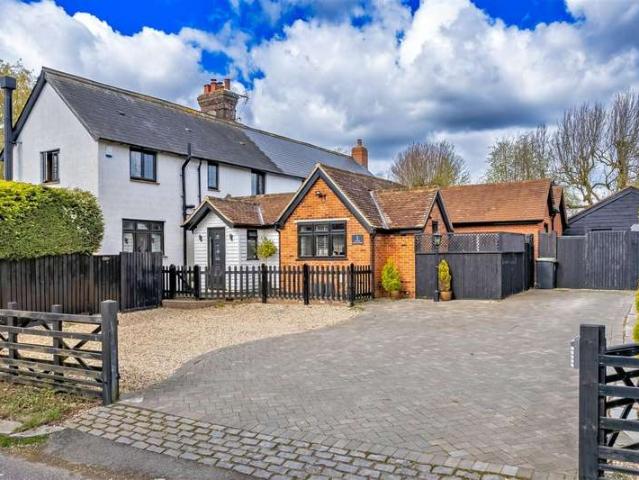 Farm for sale in Epping Green, Epping