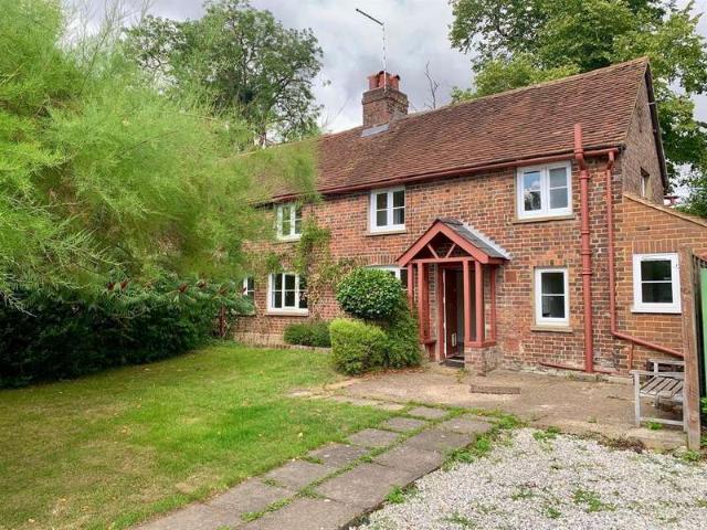 Farm for sale in Gaddesden Row, Pouchen End
