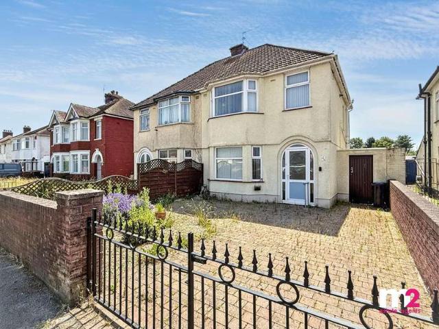 Farm for sale in Maesglas, Wales