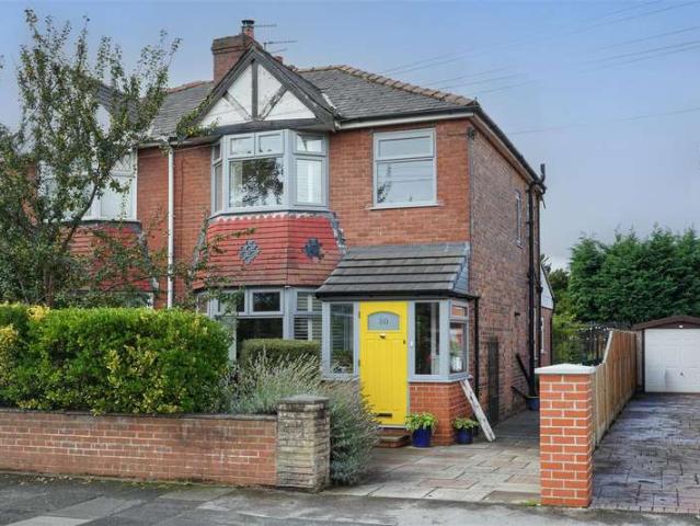 Farm for sale in Gorse Hill, Trafford Park