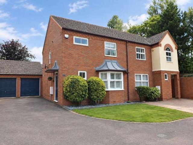Farm for sale in Barton-le-clay, Bedfordshire