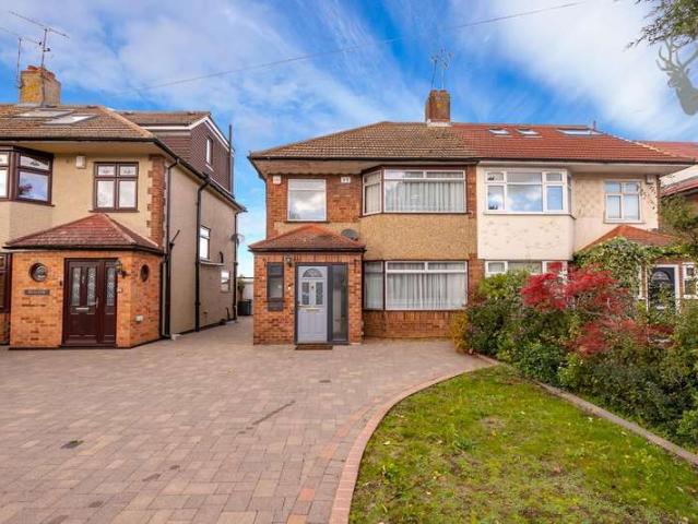 Farm for sale in Lambourne, Epping
