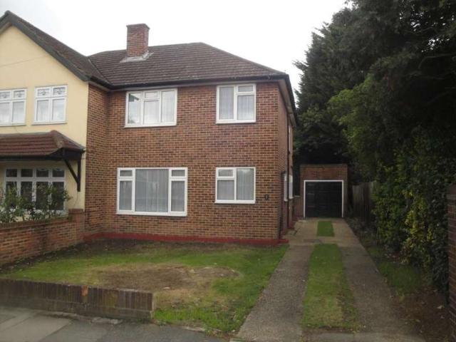 Semi Detached House for rent in Romford, Gidea Park