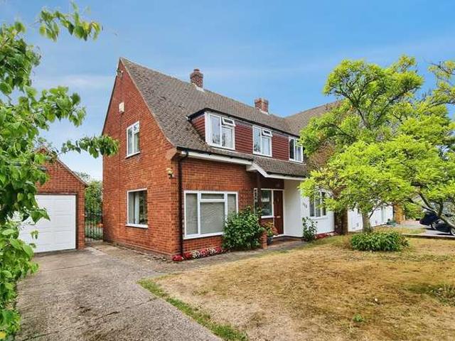 Farm for sale in Barton-le-clay, Bedfordshire