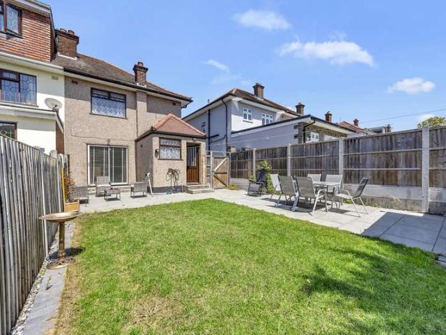 Farm for sale in London Borough of Havering, Greater London