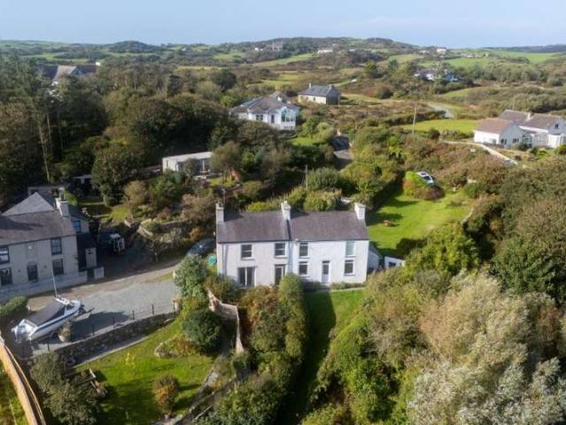 Farm for sale in Amlwch, Porthllechog