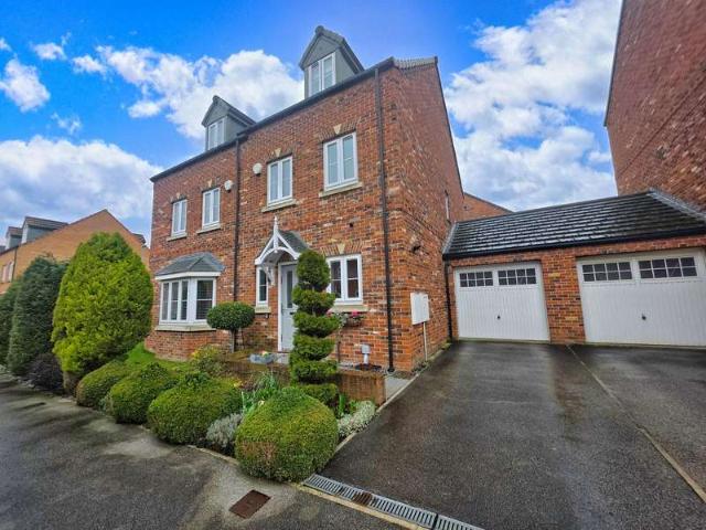 Farm for sale in Hemingfield, South Yorkshire