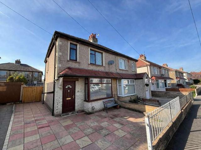 Farm for rent in Wrose, West Yorkshire