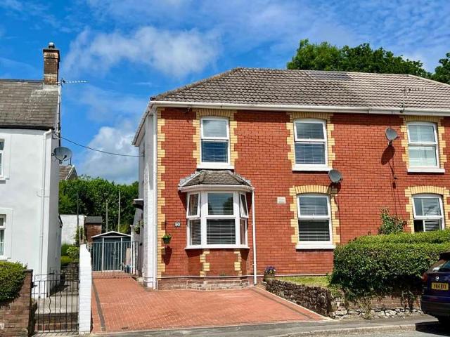 Farm for sale in Ynysawdre, Tondu