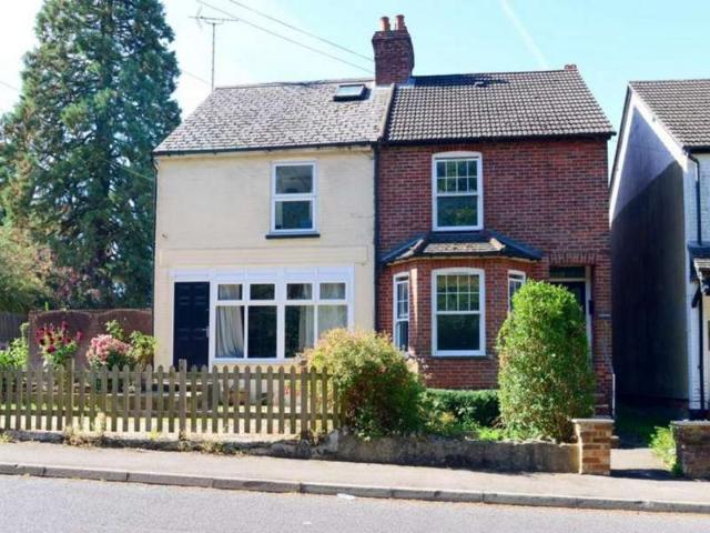 Apartment for sale in West Kensington, Greater London
