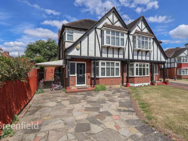 Farm for sale in Tolworth, Greater London