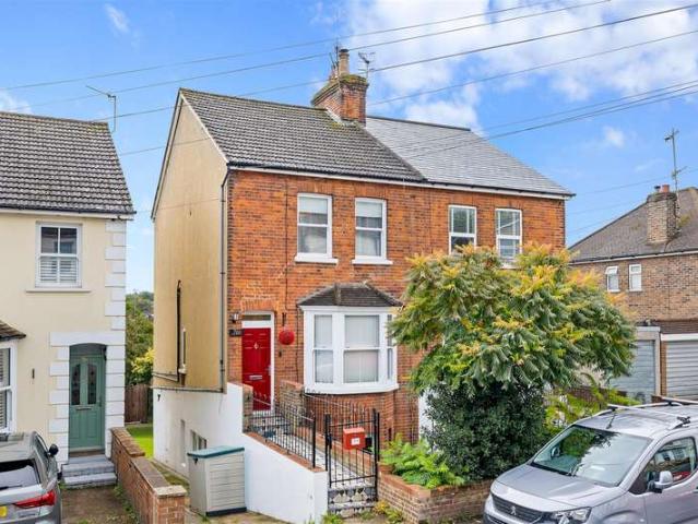 Maisonette for sale in Red Hill, Surrey